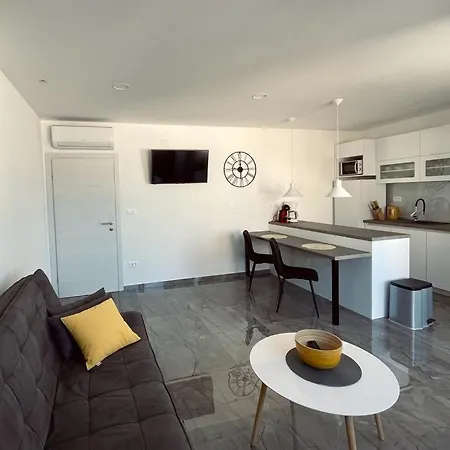 Lantana Hvar Апартаменти